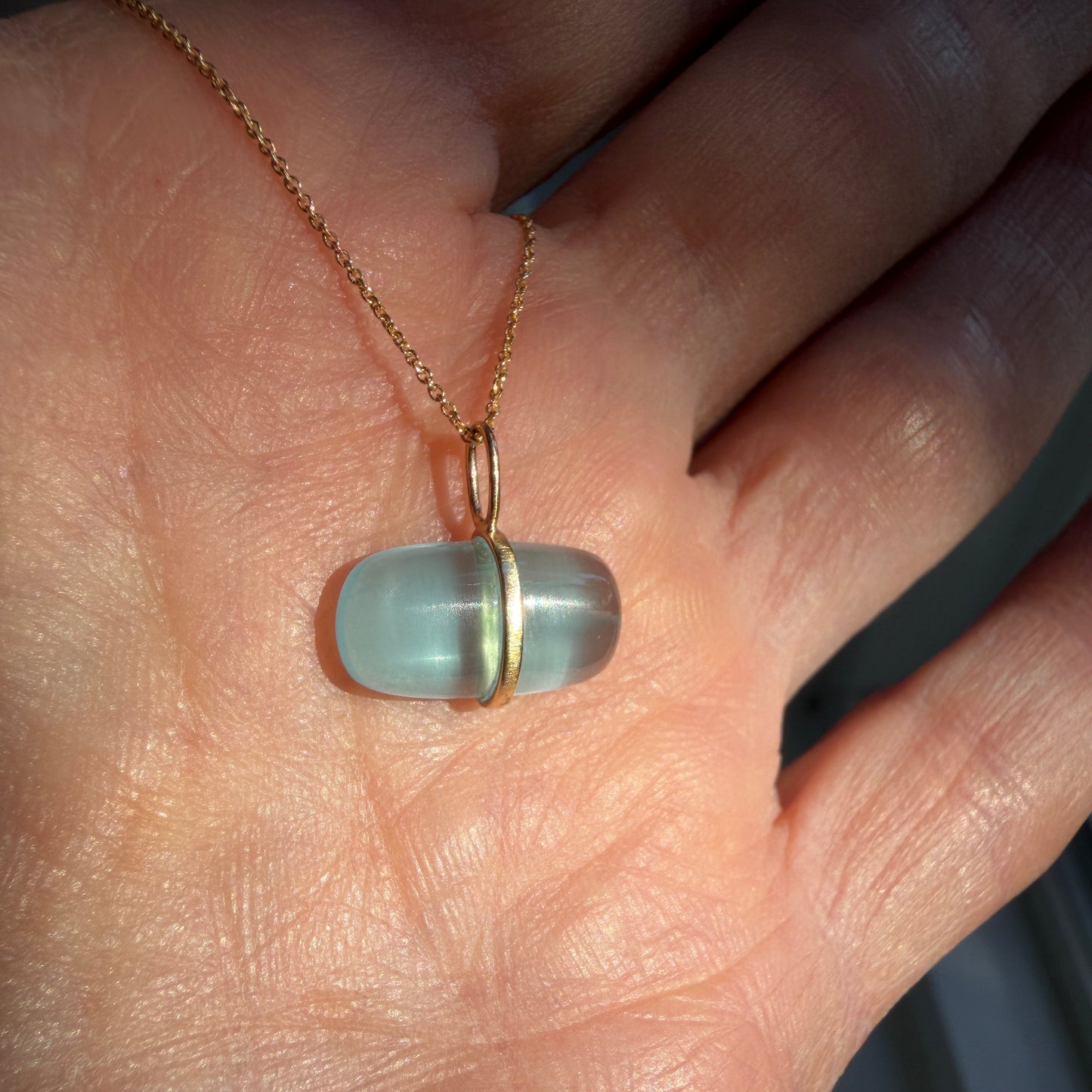 Pill Aquamarine Pendant in 18k Gold