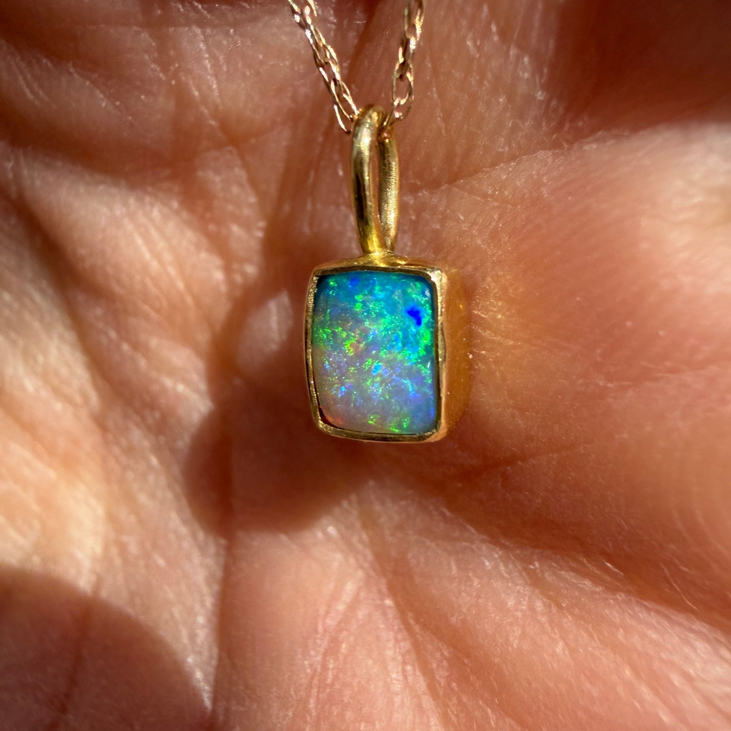 Dreamy Pipe Opal Pendant 18k Gold