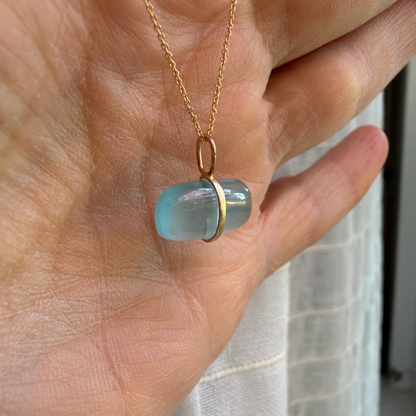 Pill Aquamarine Pendant in 18k Gold