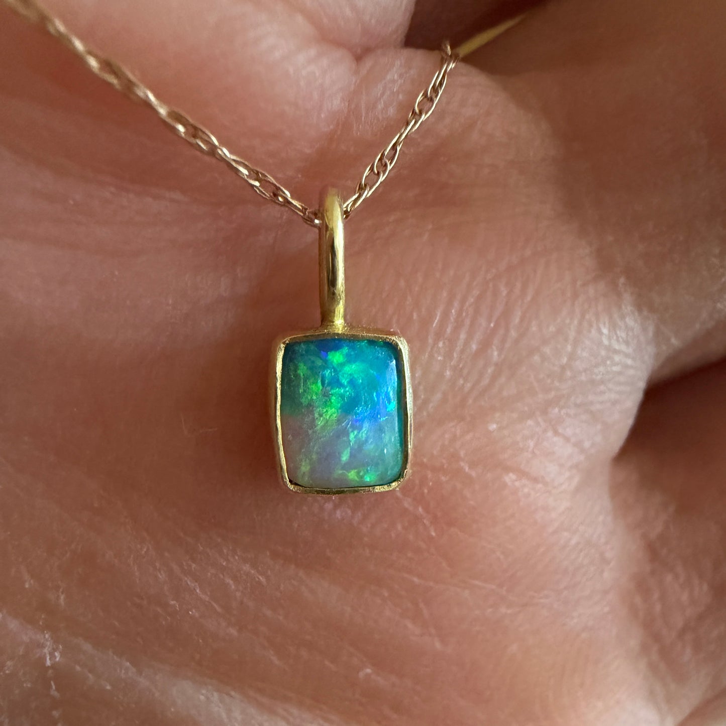 Dreamy Pipe Opal Pendant 18k Gold