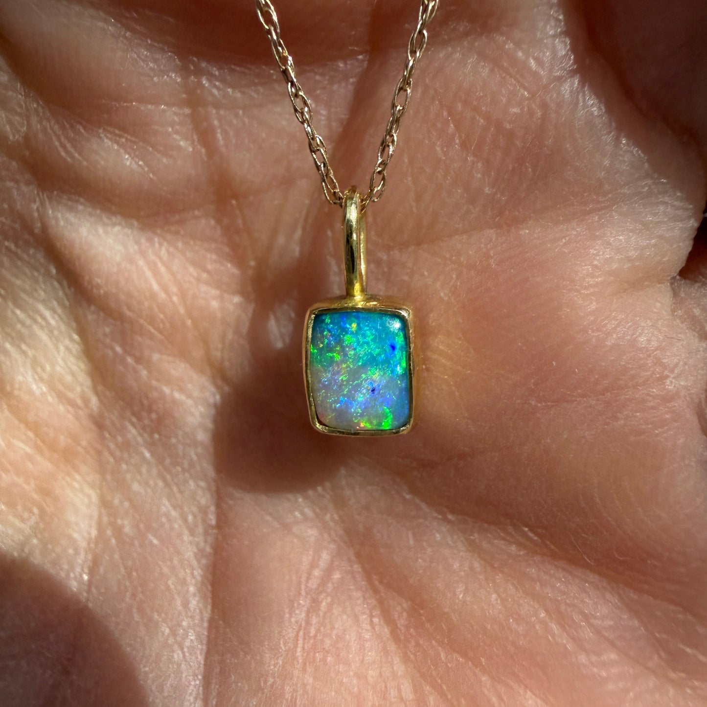 Dreamy Pipe Opal Pendant 18k Gold