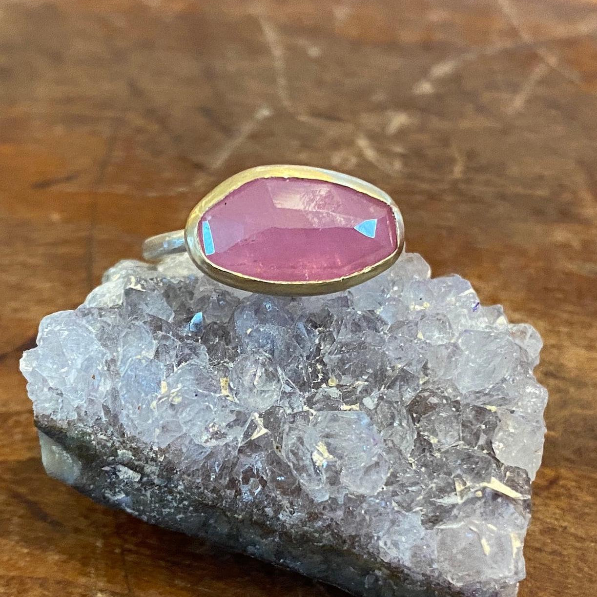 Organic, rosecut Pink Umba Sapphire in 18k Gold & Silver - Sea Collection